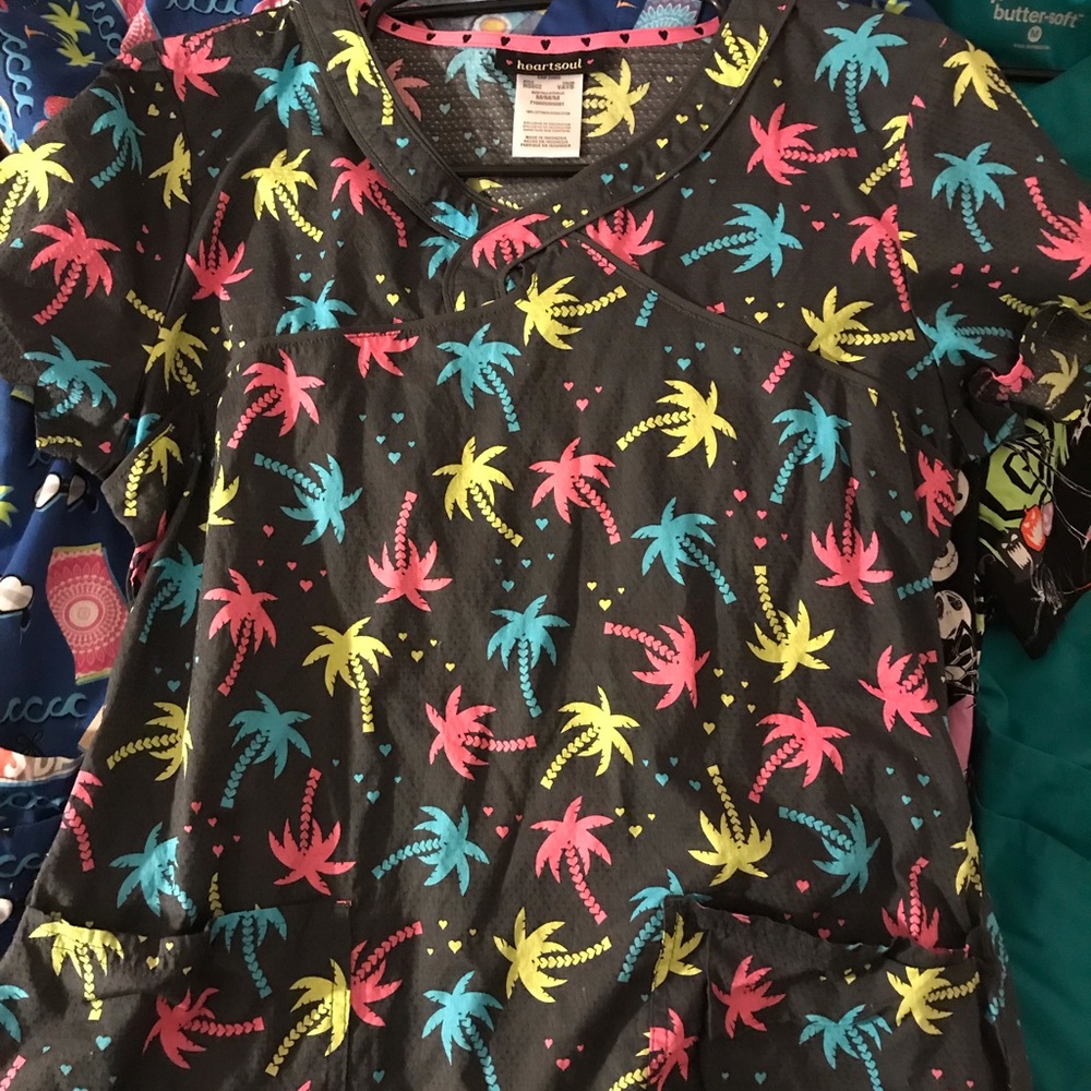 ADORABLE lightweight palm tree scrub top